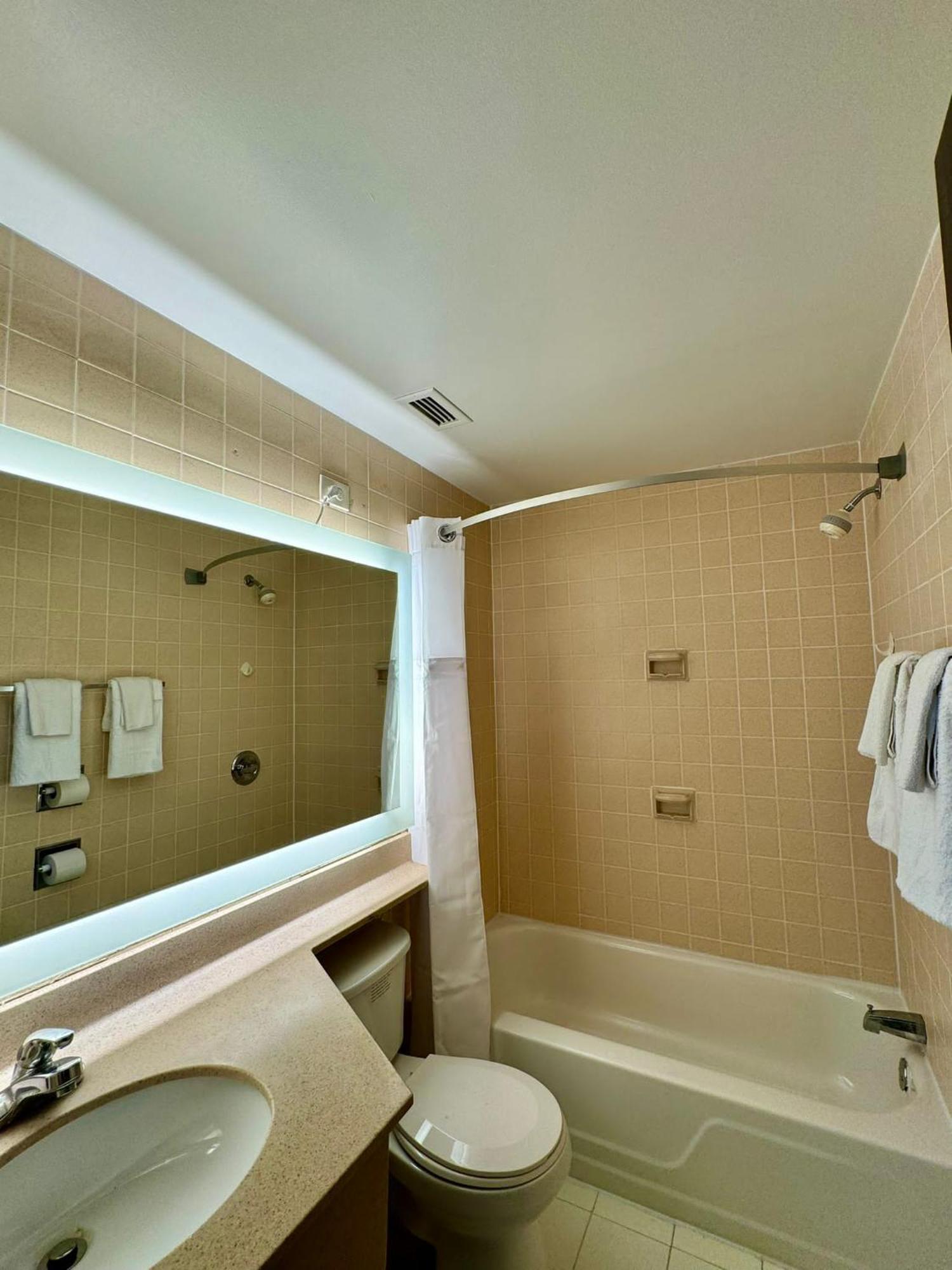 Inn At York Bagian luar foto